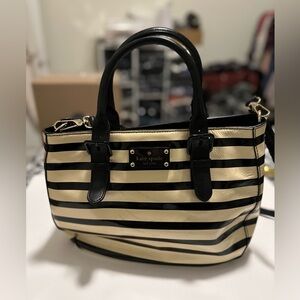 EUC 🦋 Kate Spade striped bag.